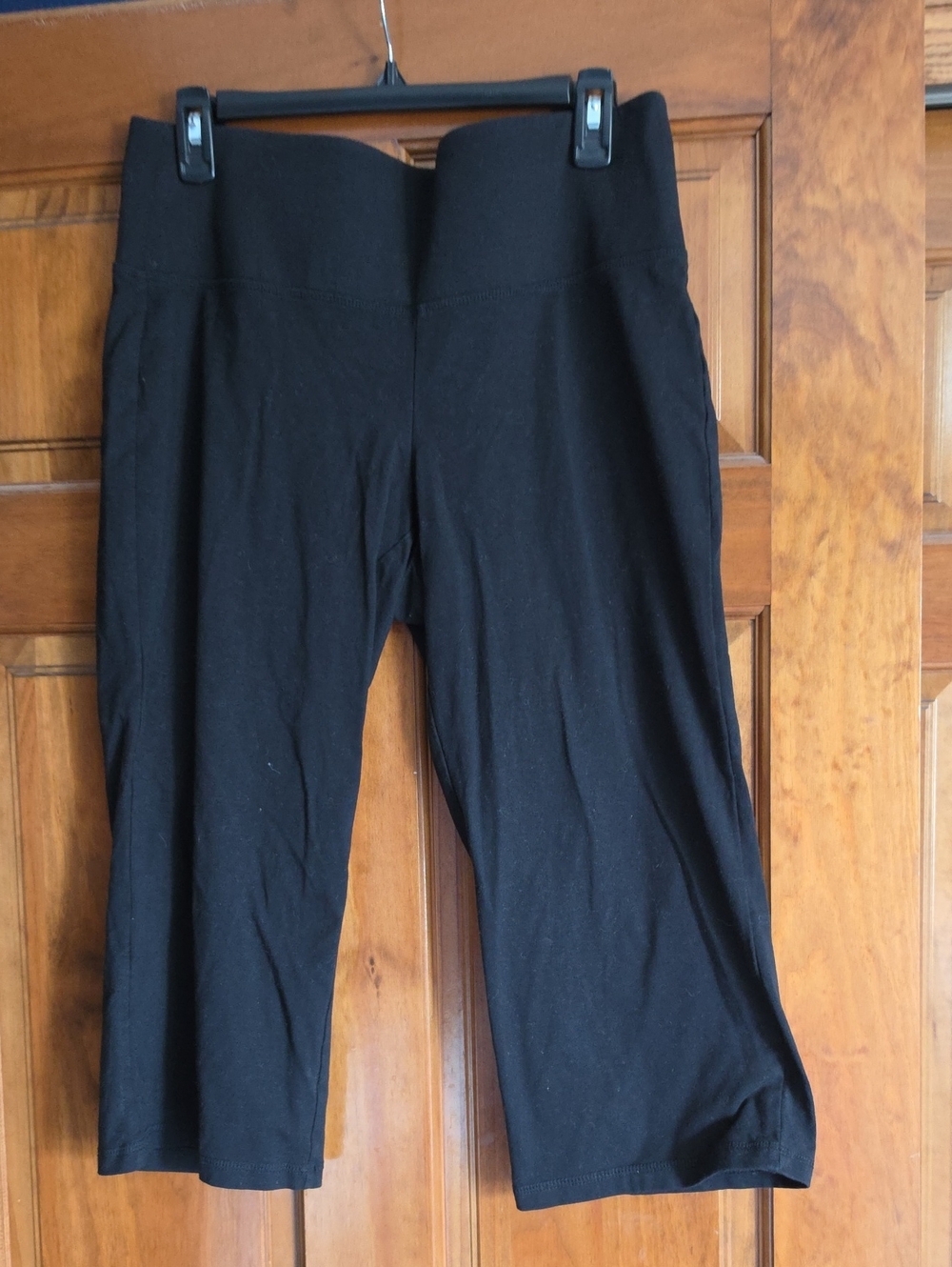 Livi Active Black Cropped High-Waist Capris
